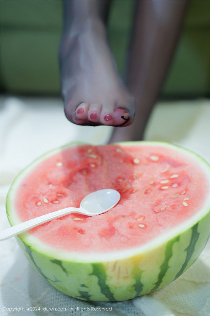 国产午夜福利在线看红一片海报