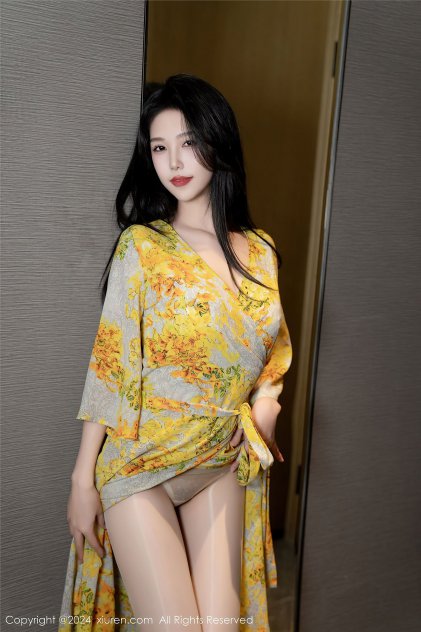 年轻的女职工在线观看海报