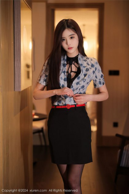 大胆裸体艺术私密海报